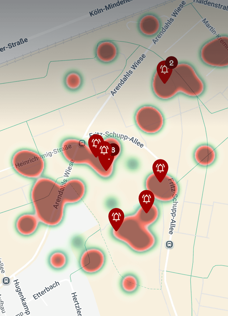 Karte mit roten Markierungen und Heatmap, zeigt Alarm-Standorte rund um die Fritz-Schupp-Allee in einem Wohngebiet.